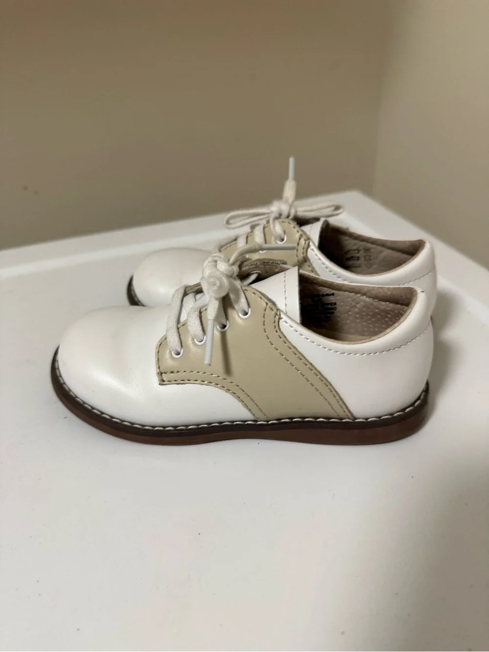 Footmates Kids Two-Tone White and Tan Saddle Lace-Up Shoes